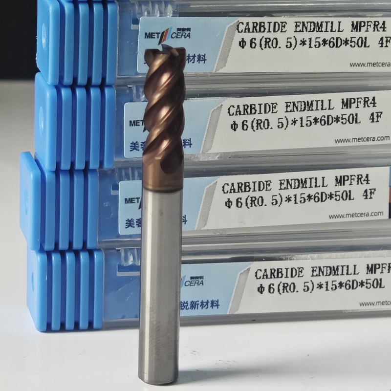 고탄화탄소 유니버설 절단 끝 밀 4 플라이트 둥근 코 밀 6mm Φ6 R0.5 X15x6Dx50mm 사전 경화 된 철강 작업 조각