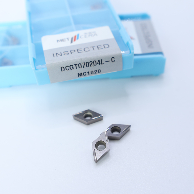 세르메트 CNC 회전 삽입자 DCGT07 DCGT11 C 끝 칩 브레이커 금속 재료 높은 마모 저항 장점